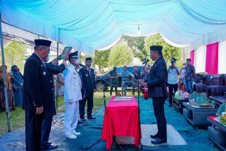 Andi Utta Lantik Kades PAW Baruga Riattang Asrul Sani