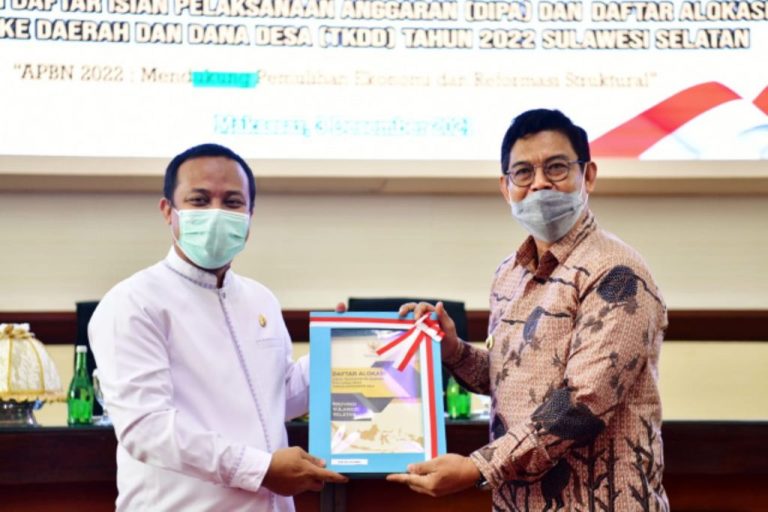 Plt Gubernur Sulsel Serahkan DIPA Bulukumba Rp1,1 Triliun