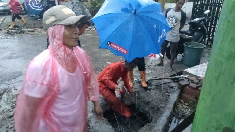 Musim Hujan, Tim Kendali Banjir Kembali Beraksi di Gorong-gorong