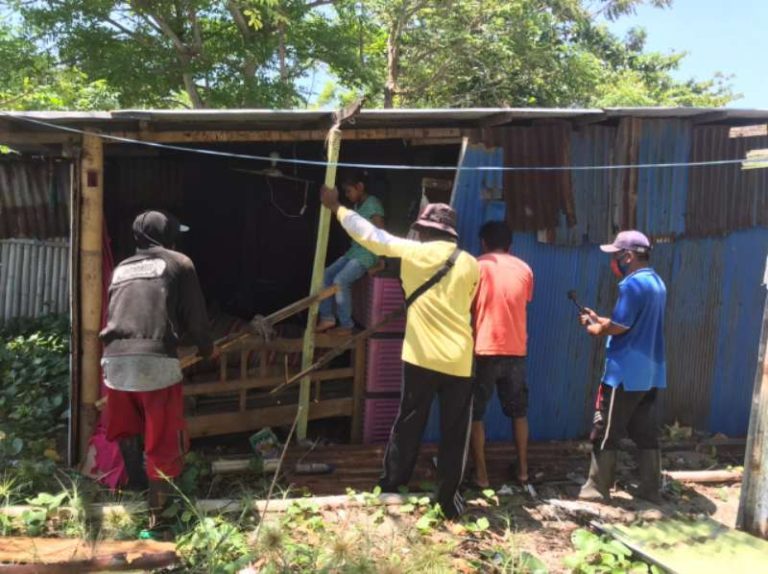Demi Bulukumba, Warga Mulai Bongkar Rumah di Pesisir Pantai Merpati