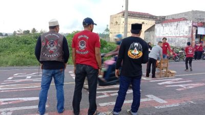 Ramadhan Berkah, Komunitas Bikers Custom Bulukumba Berbagi Takjil di Ruas Jalan