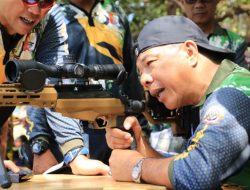 Momen Andi Utta Bidik Sasaran Tembak, Dua Kena, Satu Meleset