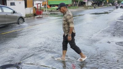 Andi Utta Minta Saluran Air Depan SPBU Kirasa Diperbaiki