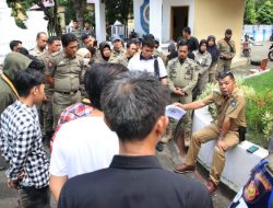 Terima Demo di Halaman Kantor, Andi Utta : Berikan Kesempatan Inspektorat Bekerja