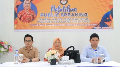 Bangun Kepercayaan Diri, DWP Bulukumba Ikuti Public Speaking