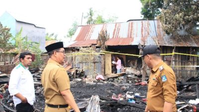 Wabup Edy Manaf Sambangi Korban Kebakaran di Ela-Ela