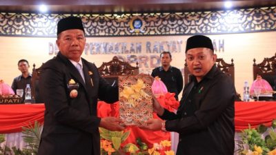 Pemkab-DPRD Sepakati KUA PPAS Bulukumba 2023, Bupati Serahkan Rancangan Perubahan KUA PPAS 2022