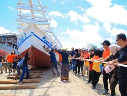 Ritual Songkabala, Annyorong Lopi dan Tanam Bitti Awali Festival Pinisi