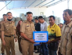 Serahkan Rumpon, Bupati Andi Utta Minta Dirawat dengan Baik