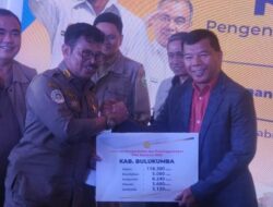 Mentan SYL Kick Off Pengendalian PMK 2023, Bupati Andi Utta Terima Vaksin 118.300 Dosis