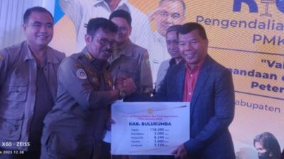 Mentan SYL Kick Off Pengendalian PMK 2023, Bupati Andi Utta Terima Vaksin 118.300 Dosis