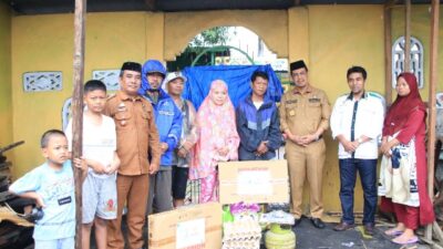 Wabup Edy Manaf Serahkan Bantuan Korban Kebakaran di Bentenge