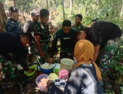 Dukung Program TMMD, Kaum Ibu di Tanah Lemo Membawa Makanan untuk Satgas