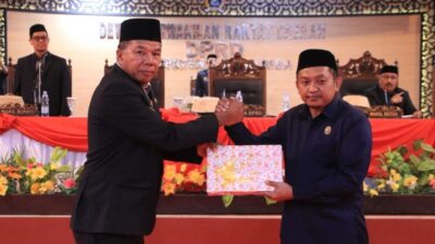Andi Utta Serahkan KUA-PPAS RAPBD 2024