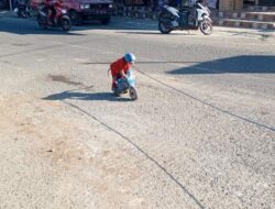 Pertunjukan Topeng Monyet Meriahkan Sore di Pasar Tanete Bulukumba