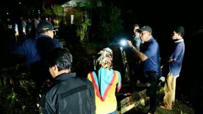 Hingga Malam, Andi Utta Tinjau Lokasi Terdampak Banjir di Tiga Kecamatan di Bulukumba