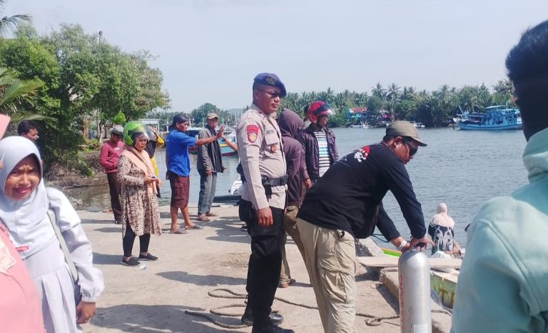 Jaga Keamanan Laut, Satpolairud Polres Sinjai Rutin Patroli di Pelabuhan Cappa Ujung