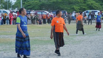 Meriah! Pemkab dan DPRD Bulukumba Kompak Main Sepak Bola Sarung Rayakan HUT RI ke-80