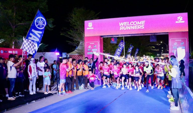 Sport Tourism Bulukumba: Night Run 2025 Meriahkan Pantai Merpati dengan Cahaya Glow in the Dark