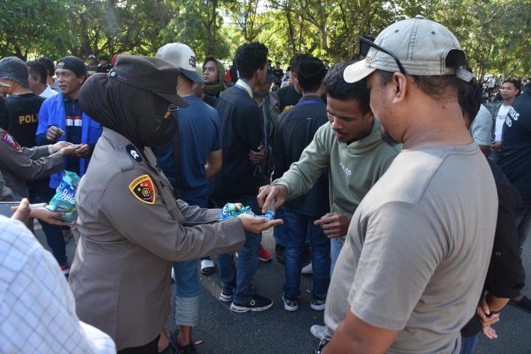 HUT ke-77 Polwan, Srikandi Polres Bulukumba Rayakan di Tengah Tugas Pengamanan Aksi
