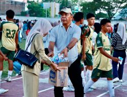 Usai Tutup Liga Pelajar Indonesia, Andi Utta Ajak Suporter Pungut Sampah di Stadion Mini Bulukumba