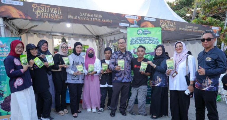 Sekretaris Menteri UMKM Apresiasi Produk Lokal Bulukumba di Festival Pinisi 2025