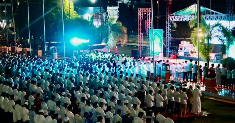 Warga Tumpah Ruah di Maulid Akbar Bulukumba, Dua Pegawai Raih Hadiah Umrah