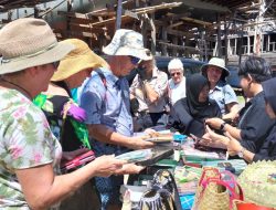 Pesona Pinisi Mendunia: Kadisparpora Sambut 90 Wisatawan MV Coral Geographer di Tana Beru