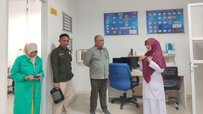 Direktur RSUD H. Andi Sulthan Daeng Radja Sidak Unit Pelayanan, Tekankan Kepatuhan SOP dalam Melayani Pasien