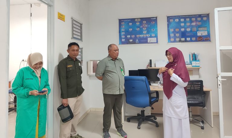 Direktur RSUD H. Andi Sulthan Daeng Radja Sidak Unit Pelayanan, Tekankan Kepatuhan SOP dalam Melayani Pasien