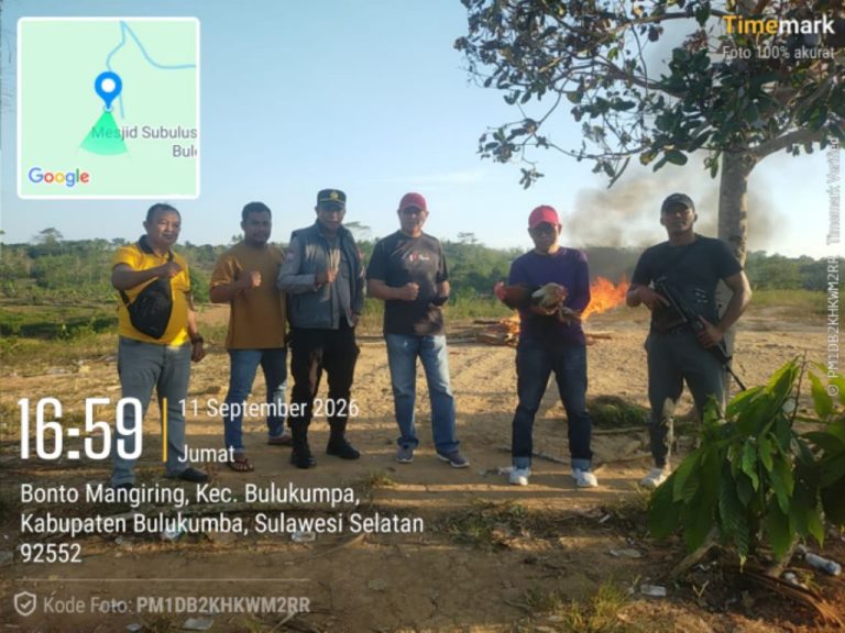 Polsek Bulukumpa Bongkar dan Bakar Arena Sabung Ayam di Bontomangiring